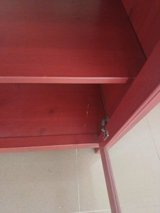 Vitrina Roja con Puertas de Cristal