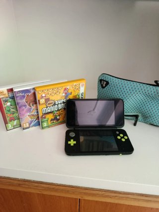 Nintendo 2DS XL + Mario Kart 7