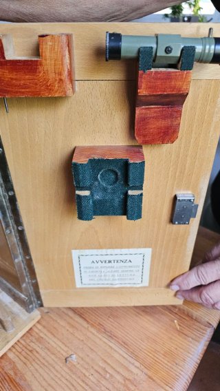 Teodolito con caja y trípode