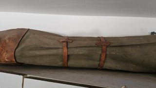 Teodolito con caja y trípode