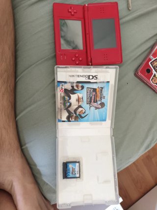 Nintendo DS Lite Rossa + Gioco I Pinguini