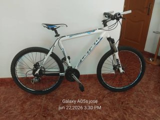 Bicicleta de montaña Carraro blanca