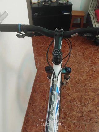 Bicicleta de montaña Carraro blanca