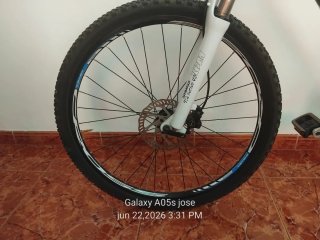 Bicicleta de montaña Carraro blanca
