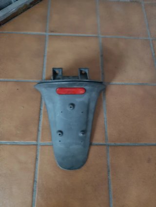 Guardabarros Trasero Piaggio Zip con Catadióptrico