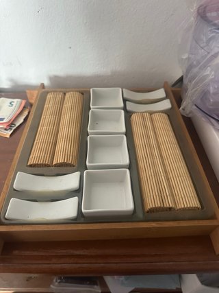 Set de sushi bambú y cerámica cuencos