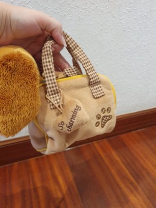 Peluche Perro So Charming con bolso.