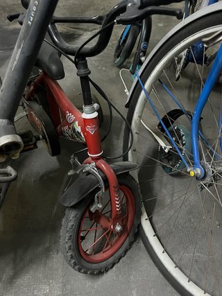 Bicicleta infantil roja