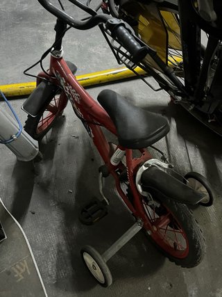 Bicicleta infantil roja