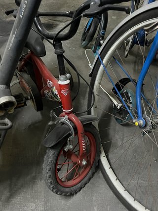 Bicicleta infantil roja