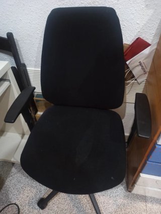 Silla de oficina negra