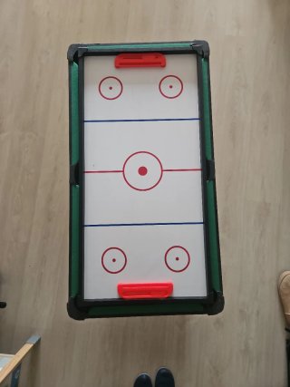 Futbolín, mesa de billar, damas, ajedrez y más