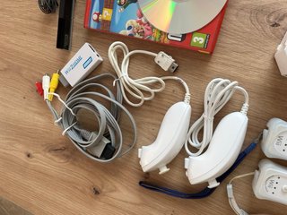 Pack Wii 2 mandos 2 nunchuk 4 juegos