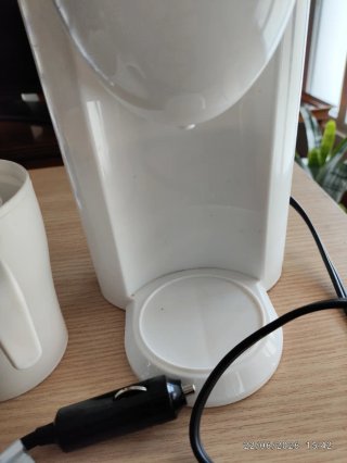 Cafetera para auto con taza