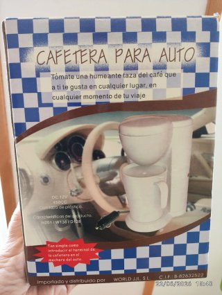 Cafetera para auto con taza