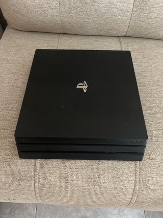 PS4 Pro 1TB + Controller + Giochi