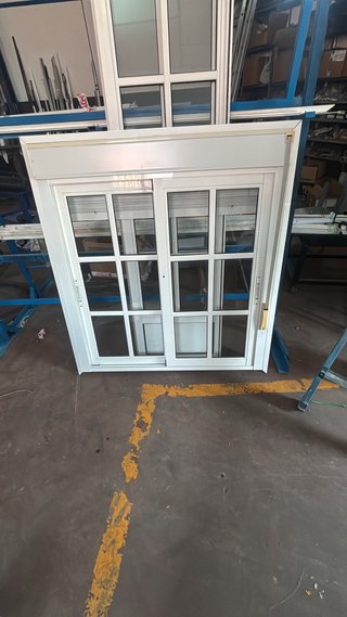 Ventana corredera blanca