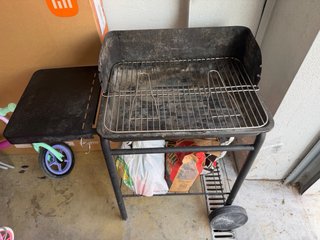 Barbacoa metálica negra