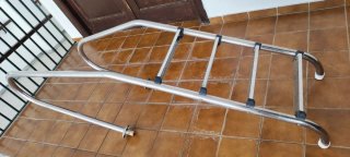 Escalera para piscina de metal