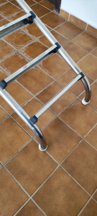Escalera para piscina de metal