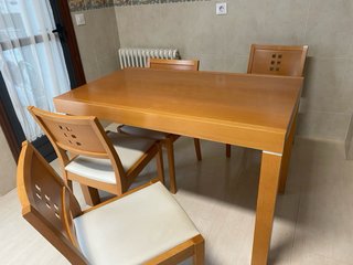 Mesa y 4 Sillas comedor/cocina Madera Clara