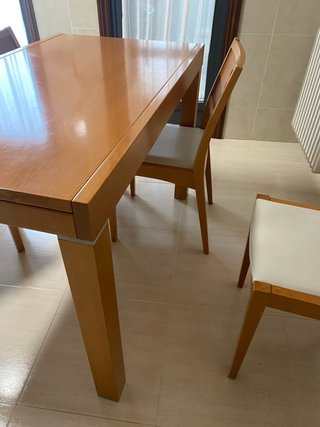 Mesa y 4 Sillas comedor/cocina Madera Clara