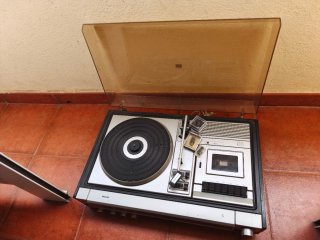 Equipo Philips Tocadiscos y Radio Cassette