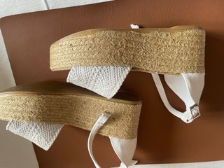 Sandalias cuña esparto blancas