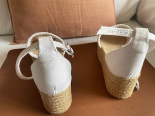 Sandalias cuña esparto blancas