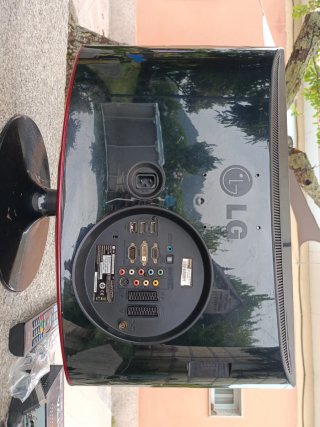 Televisor LG + TDT El televisor está en nigran