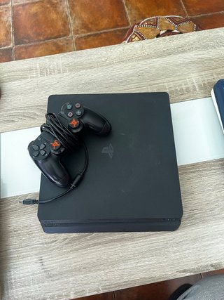 PS4 Slim 1TB + Mando Original + Cavi