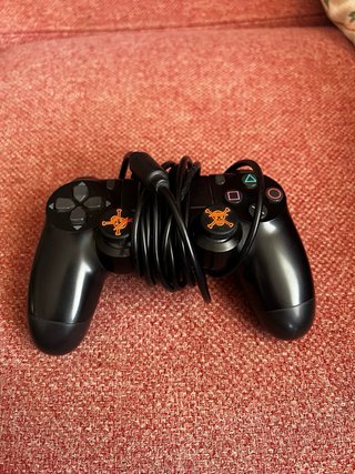 PS4 Slim 1TB + Mando Original + Cavi