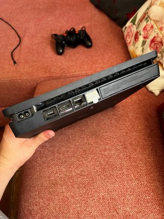 PS4 Slim 1TB + Mando Original + Cavi