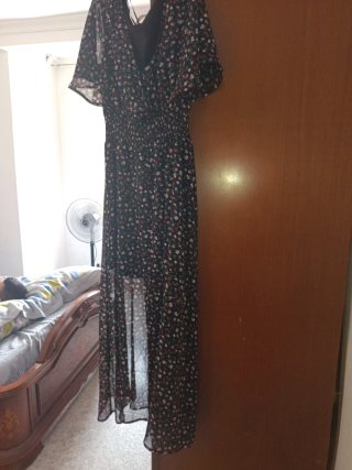 Vestido estampado floral negro y rosa