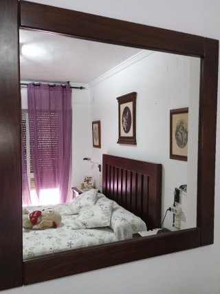 Cabecero, mesitas ,cómoda ,arca y espejo
