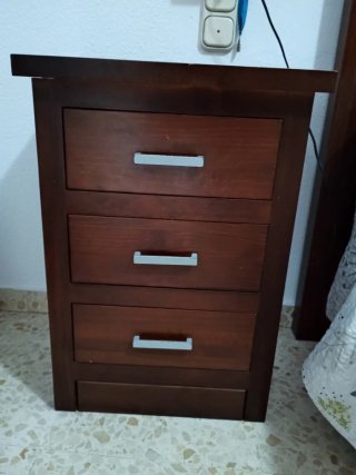 Cabecero, mesitas ,cómoda ,arca y espejo