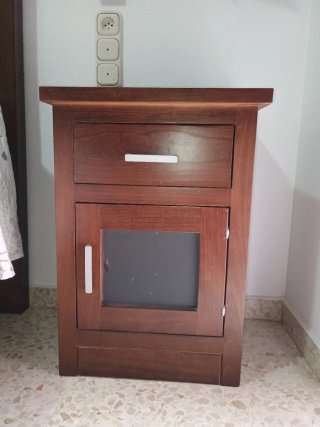Cabecero, mesitas ,cómoda ,arca y espejo