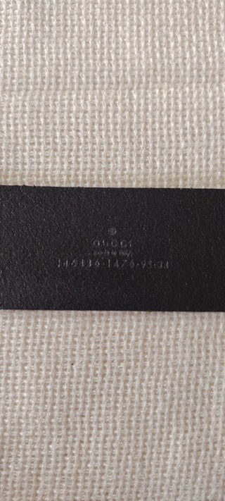 Cinturone Gucci in Pelle Nera con Fibbia Dorata T.105