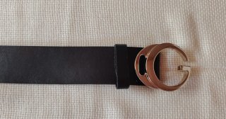 Cinturone Gucci in Pelle Nera con Fibbia Dorata T.105