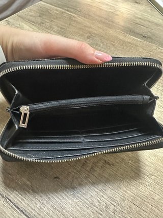 Monedero Guess negro grande con cremallera