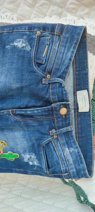 Vaqueros Stradivarius con parches