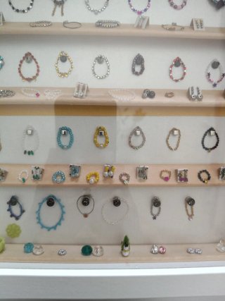 Cuadro expositor joyas escala 1:12