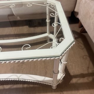 Mesa centro forja octogonal y p ropa de Camilla.