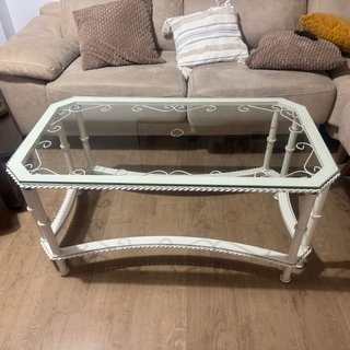 Mesa centro forja octogonal y p ropa de Camilla.