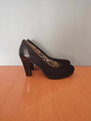 Zapatos de tacón negros