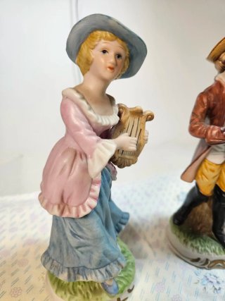 Coppia porcellana Capodimonte musicisti