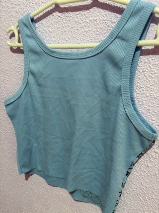 Top crop azul estampado caras
