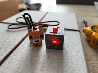 2 Figuras Kinder Minecraft