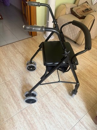 Andador para personas mayores con asiento