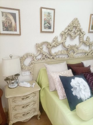 Cabezal y mesitas habitación matrimonio